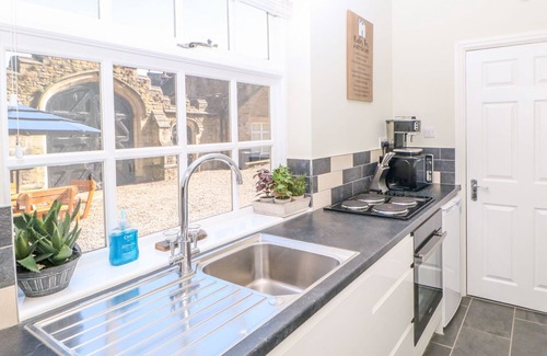 Eastgate Cottage | Charming Cave Retreat at Stanhope Castle with Spa & Breakfast