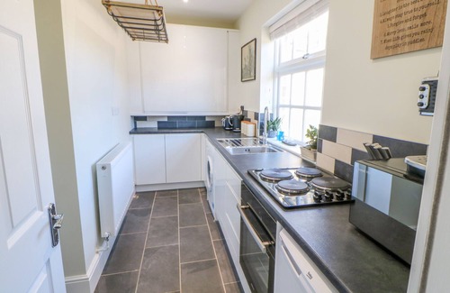Eastgate Cottage | Charming Cave Retreat at Stanhope Castle with Spa & Breakfast