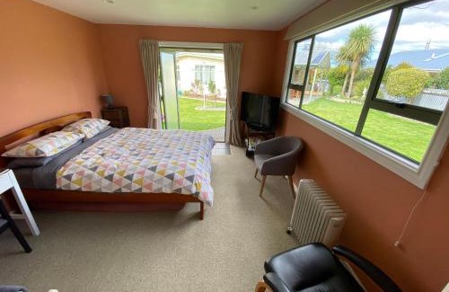 Greytown Apartment | Charming Greytown Sleepout with Free Wifi and Netflix