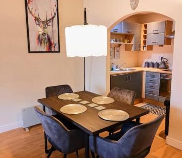 Nantwich Apartment | Modern Apartment in the Heart of the City, Family-Friendly