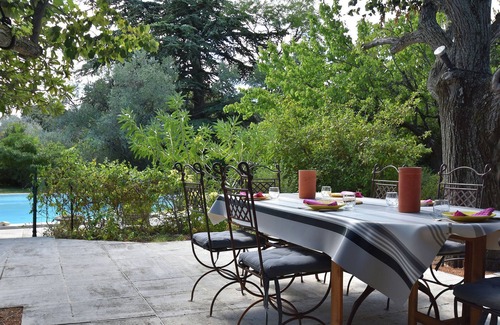 Villeneuve-les-Avignon Villa | Charming Chalet Steps from the Slopes with Pool Access