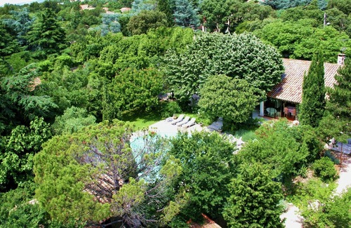 Villeneuve-les-Avignon Villa | Charming Chalet Steps from the Slopes with Pool Access