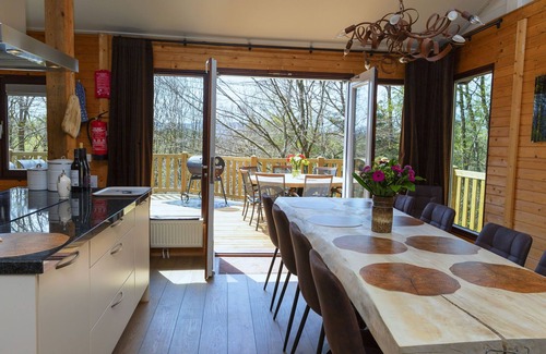 The Ardennes Ski Chalet | Cosy Chalet in Odeigne with Jacuzzi