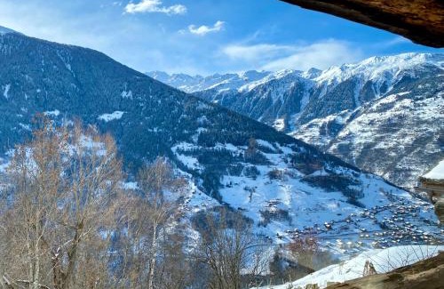 Saint-Martin Ski Chalet | Charming Chalet in Val d’Hérens with Kitchen & Pet-Friendly