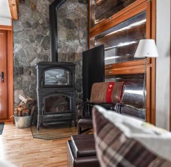 Saint-Martin Ski Chalet | Charming Chalet in Val d’Hérens with Kitchen & Pet-Friendly