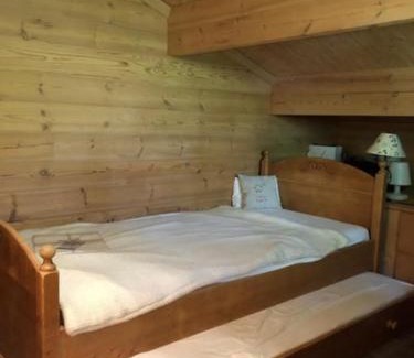 Zweisimmen Nr Gstaad Apartment | Inviting Mountain View Chalet - Gstaad with Cozy Amenities