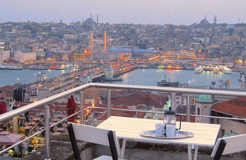 Beyoglu Apartment | Cozy Getaway with Gorgeous Terrace Views in Galata