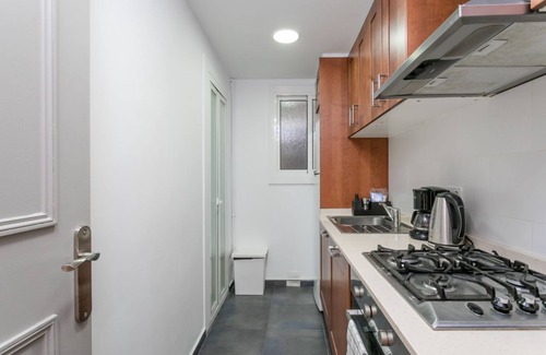 el Camp d'en Grassot i Gracia Nova Apartment | Inviting Apartment with Spa & Breakfast on Paseo San Juan