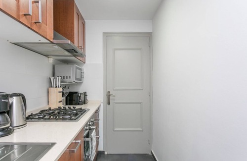 el Camp d'en Grassot i Gracia Nova Apartment | Inviting Apartment with Spa & Breakfast on Paseo San Juan