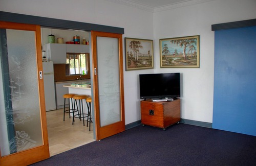 Port Lincoln House | Delightful Three-Bedroom Cottage with Ocean Views & Wifi
