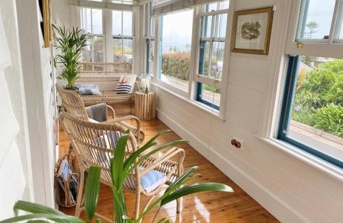 Kiama House | Inviting Coastal Cottage at Allwood Harbour with Ocean Views