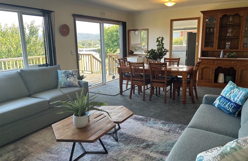 Triabunna Cottage | Cosy Coastal Cottage close to Maria Island Ferry - deck overlooking Spring Bay