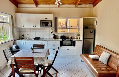 Vineta Apartment | Cosy Coastal Escape - Quiet Hideaway 7 minutes from the Sea