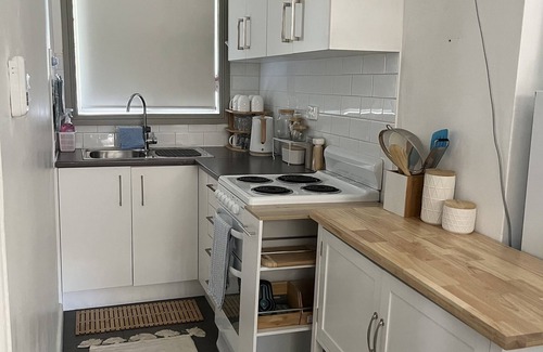 Woonona Apartment | Cozy 1st Floor Apartment Steps from the Beach - Guest Rated 9.8