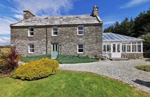 Monreith House | Inviting Coastal Retreat with a Pet-Friendly Garden