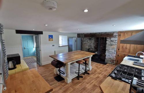 Monreith House | Inviting Coastal Retreat with a Pet-Friendly Garden