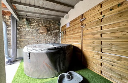 Bouzel House | Relaxing Spa Retreat with Pet-Friendly Amenities
