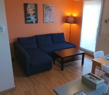 Poteries Apartment | Cozy Colette: Family-Friendly Retreat with Free Parking