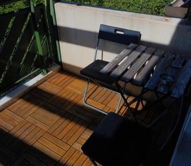 Poteries Apartment | Cozy Colette: Family-Friendly Retreat with Free Parking