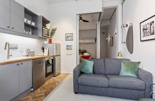 Auckland Central Business District House | Cozy Central Apartment: Family-Friendly with Breakfast & Kitchen
