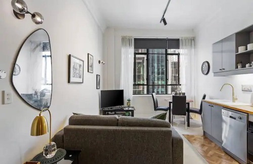 Auckland Central Business District House | Cozy Central Apartment: Family-Friendly with Breakfast & Kitchen