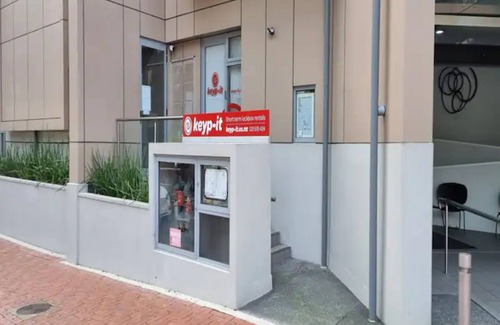 Auckland Central Business District House | Cozy Central Apartment: Family-Friendly with Breakfast & Kitchen