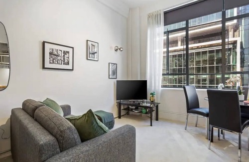Auckland Central Business District House | Cozy Central Apartment: Family-Friendly with Breakfast & Kitchen