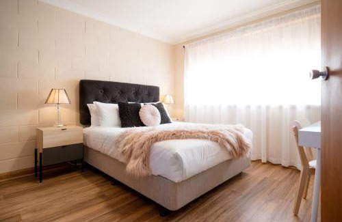 East Launceston Apartment | Cozy Stay with WiFi & Parking for Your Convenience