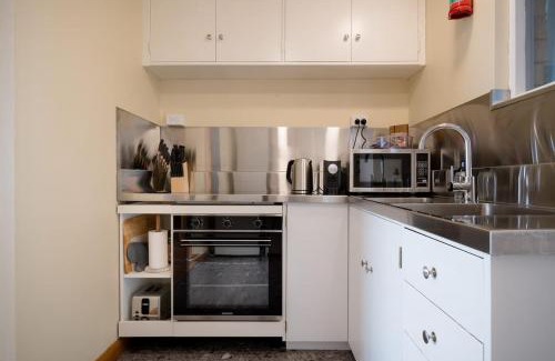East Launceston Apartment | Cozy Stay with WiFi & Parking for Your Convenience