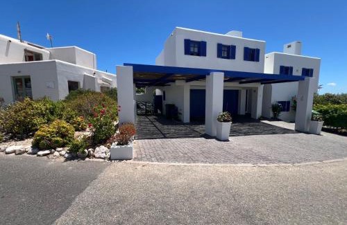 Paradise Beach Apartment | Charming Oceanfront Holiday Apartment for Two on Orpheus