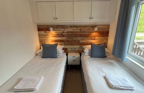 Saint John Cabin | Cosy Cornish lodge 10 minute walk from the beach