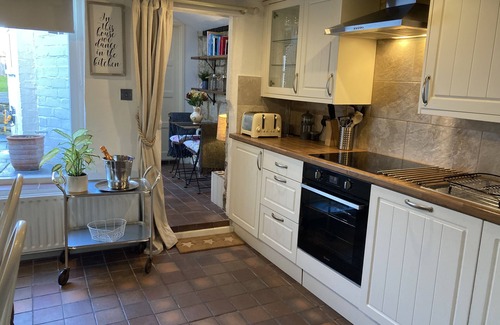 Winchcombe Cottage | Charming Cotswold Cottage in Historic Winchcombe, Pet Friendly