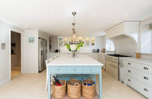 Woodstock House | Exclusive Cotswold Cottage by Blenheim Palace & Soho Farmhouse