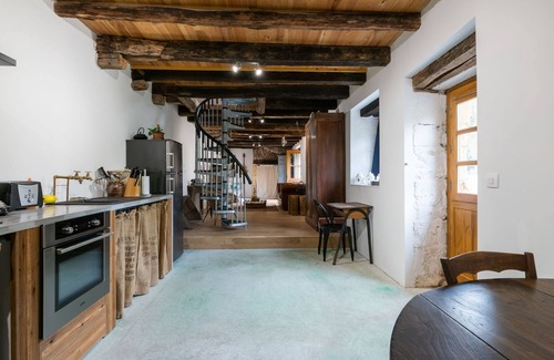 Peyzac-le-Moustier Cottage | Cozy Cottage Retreat with Garden and Family Amenities
