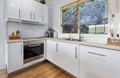 Cheero Point Cottage | Inviting Cottage Overlooking Hawkesbury with Private Jetty