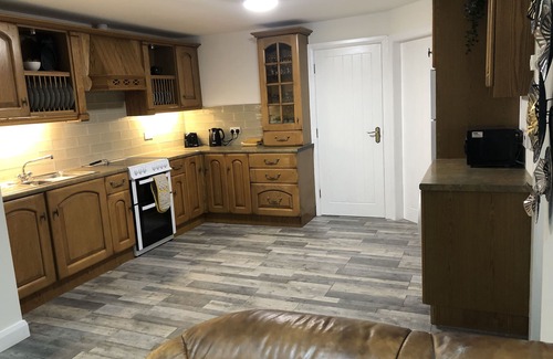 Annalong Cottage | Pet-Friendly Cottage with Ocean Views at The Mournes