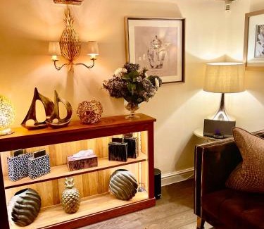 Bawtry Apartment | Charming Cosy Cottage 1 - Central Bawtry with Ocean Views