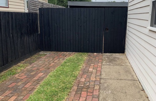 East Geelong House | Cosy cottage close to Geelong CBD and hospital precinct