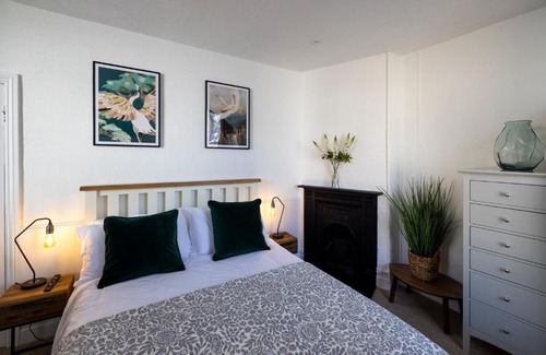 Beer Apartment | Cozy Cottage for Couples, Just 3 Minutes to the Beach