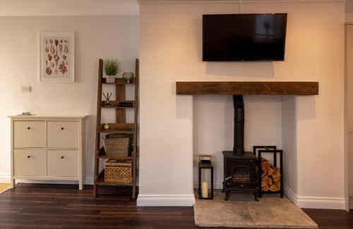 Beer Apartment | Cozy Cottage for Couples, Just 3 Minutes to the Beach