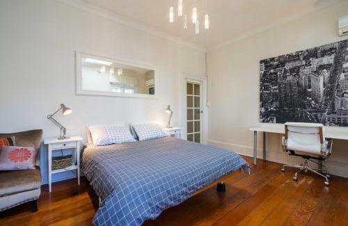 Pyrmont House | Pet-Friendly Cosy Cottage at ICC Darling Harbour Sydney