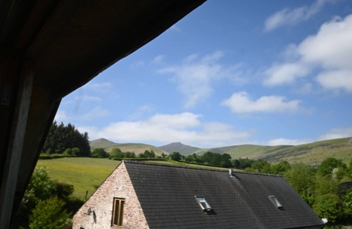 Brecon House | Cozy Haybarn Retreat in the Brecon Beacons National Park