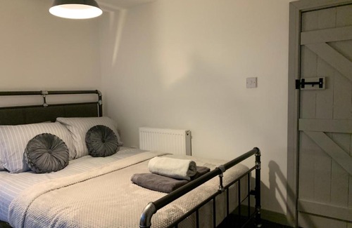 Middlesbrough House | Charming Cottage Retreat in Redcar - Workstays UK