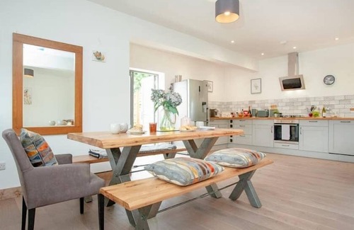 Honiton House | Charming Cottage Retreat in the Blackdown Hills, Devon