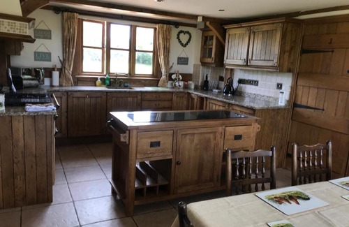 Cosford House | Charming Cottage Retreat in the Scenic Countryside