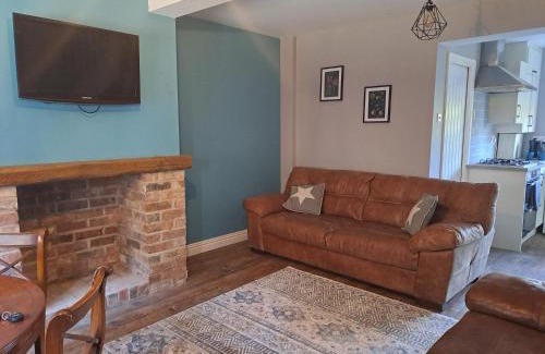 Rocester House | Inviting Cottage Near Alton Towers - Guest Rated 9.8/10