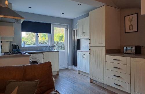 Rocester House | Inviting Cottage Near Alton Towers - Guest Rated 9.8/10