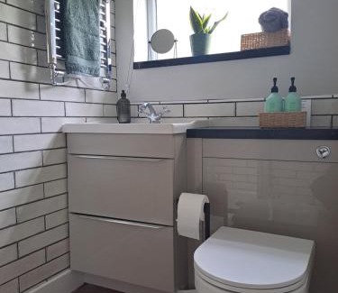 Rocester House | Inviting Cottage Near Alton Towers - Guest Rated 9.8/10
