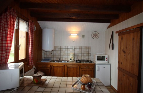 Champdray Cottage | Gite Champdray: Cozy Retreat with Spa and Pet-Friendly Perks
