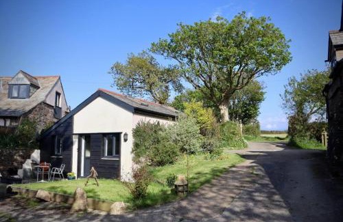 Hartland House | Inviting Cottage Steps from Hartland Village - Rated 9.3/10